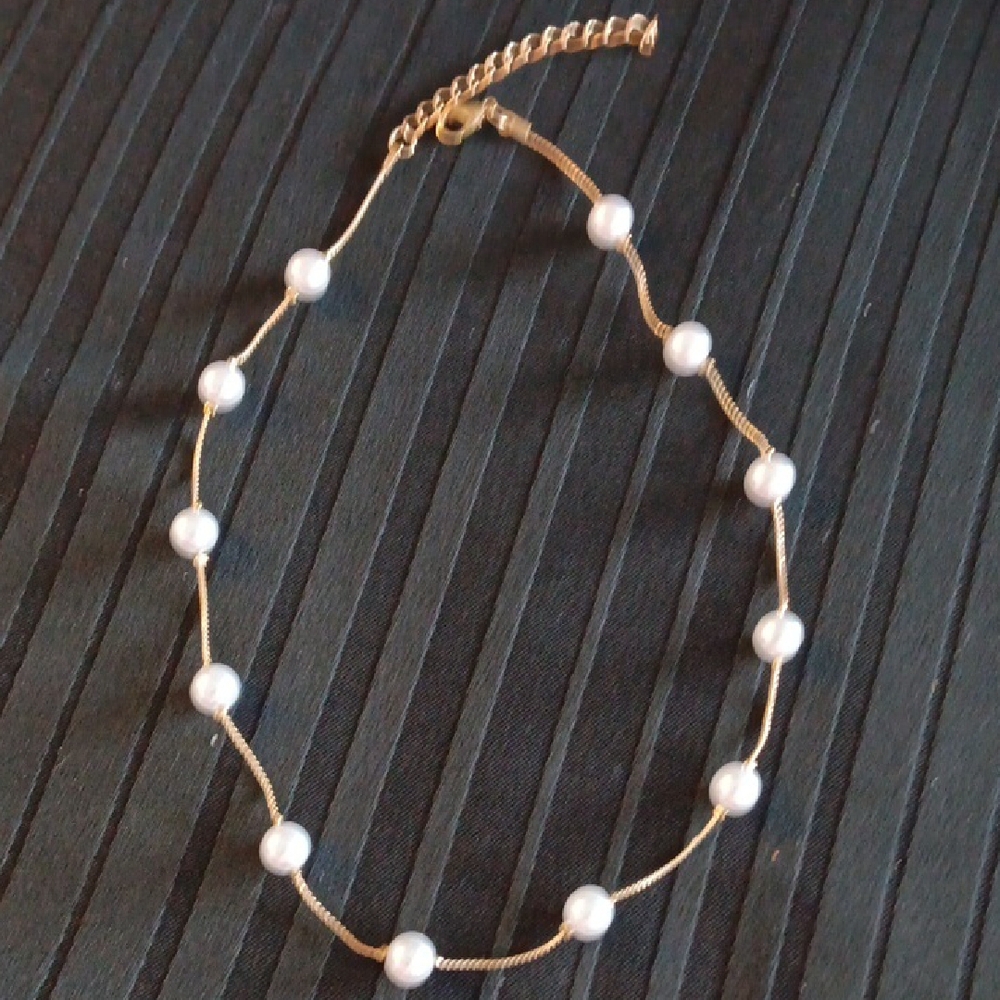 Elegant Gold and White Pearl Necklace